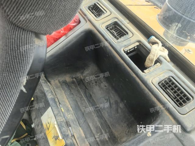 座椅后部(驾驶室部分) 座椅后部(驾驶室部分)