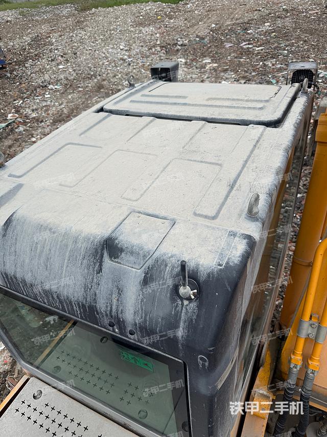 驾驶室顶部（整机外观）