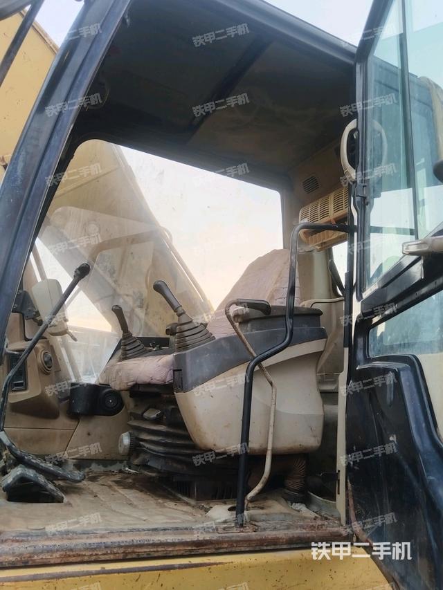 驾驶室整体（整机外观）