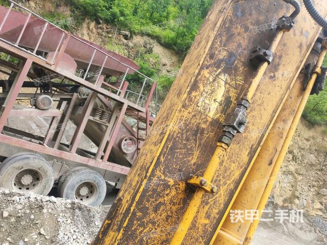 鏟斗右后整體（工作和回轉(zhuǎn)裝置）