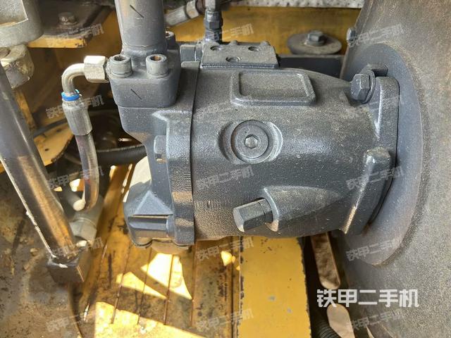 液压泵舱室正面整体(整机外观) 液压泵舱室正面整体(整机外观)