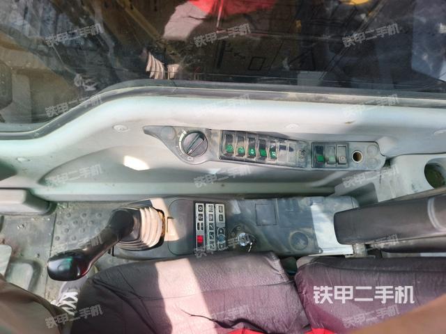 座椅右側(cè)控制臺(tái)/鑰匙門/油門/含右手柄（駕駛室部分）