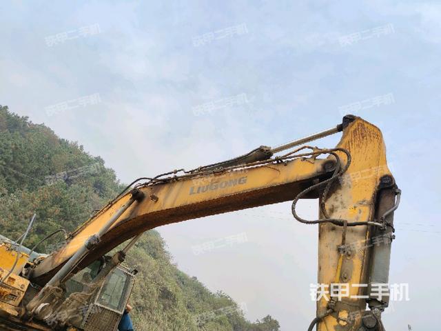 大臂整体 右侧(工作和回转装置) 大臂整体 右侧(工作和回转装置)