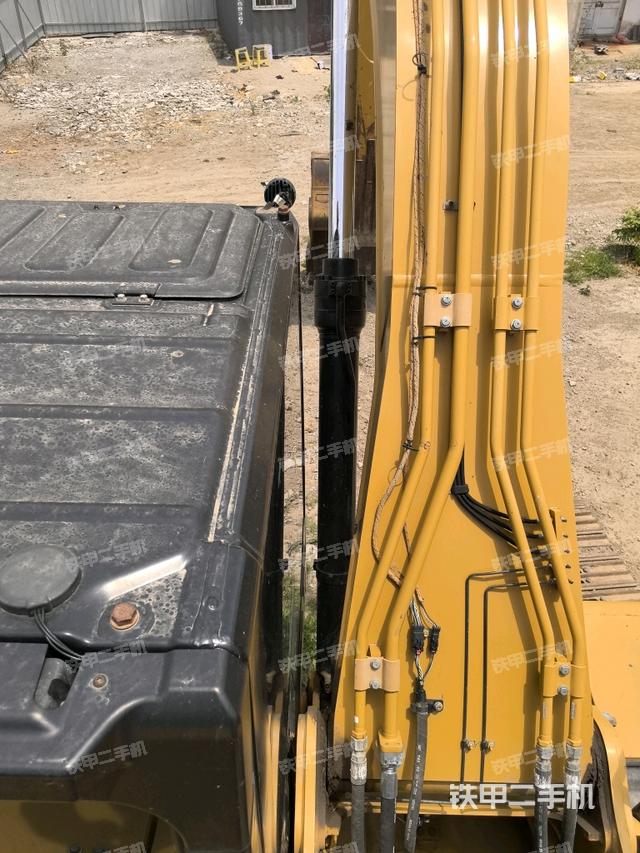 驾驶室顶部(整机外观) 驾驶室顶部(整机外观)