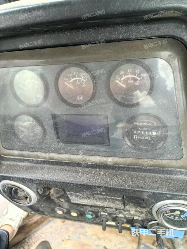 驾驶室操作台(设备外观及核心部件) 驾驶室操作台(设备外观及核心部件)