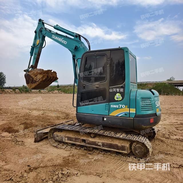 驾驶室整体(整机外观) 驾驶室整体(整机外观)