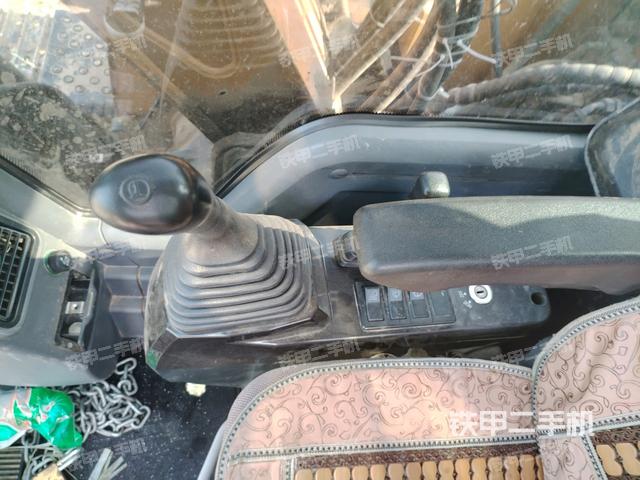 座椅右侧控制台/钥匙门/油门/含右手柄（驾驶室部分）