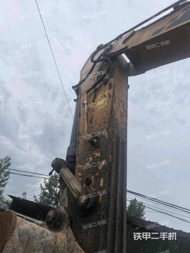 小臂整体左后(工作和回转装置) 小臂整体左后(工作和回转装置)