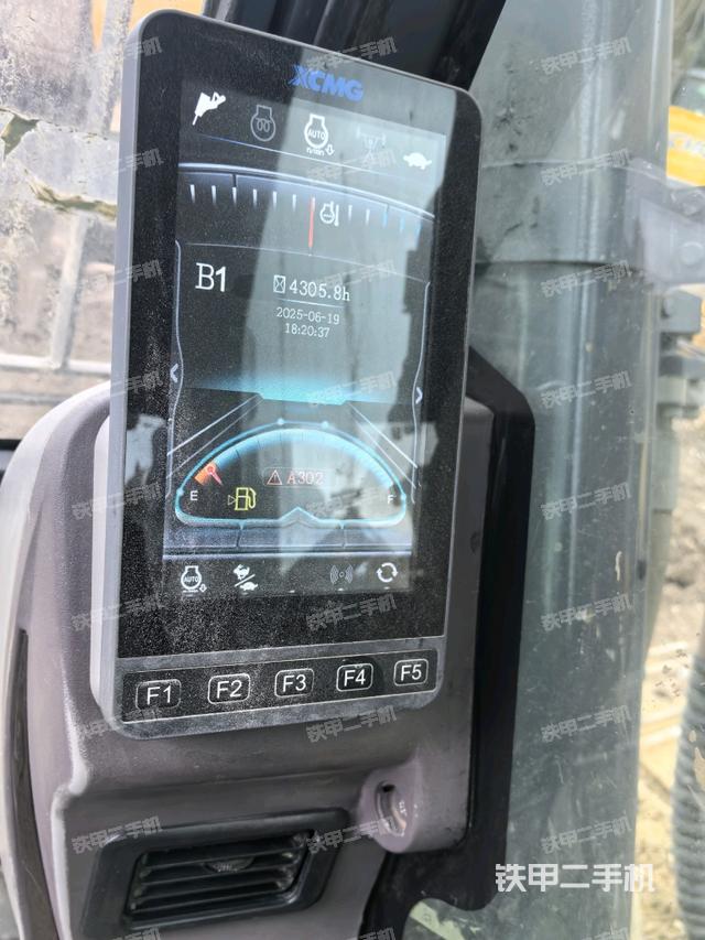 显示屏 (驾驶室部分) 显示屏 (驾驶室部分)