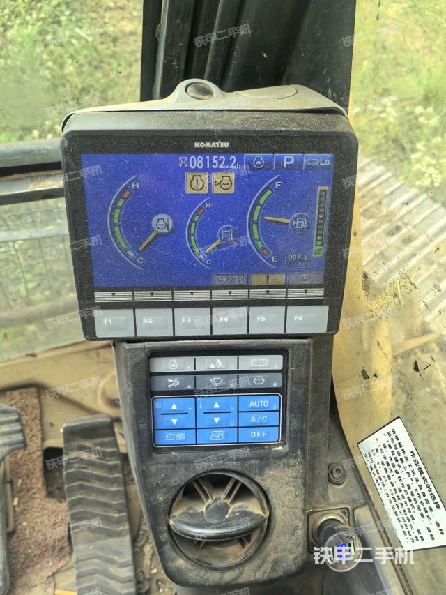 显示屏 (驾驶室部分) 显示屏 (驾驶室部分)