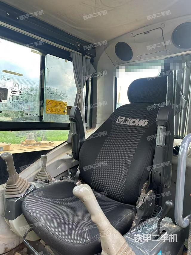 驾驶室整体(整机外观) 驾驶室整体(整机外观)