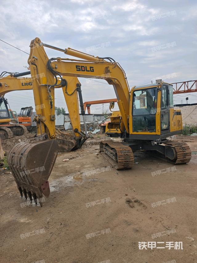 山東臨工E675F挖掘機(jī)
