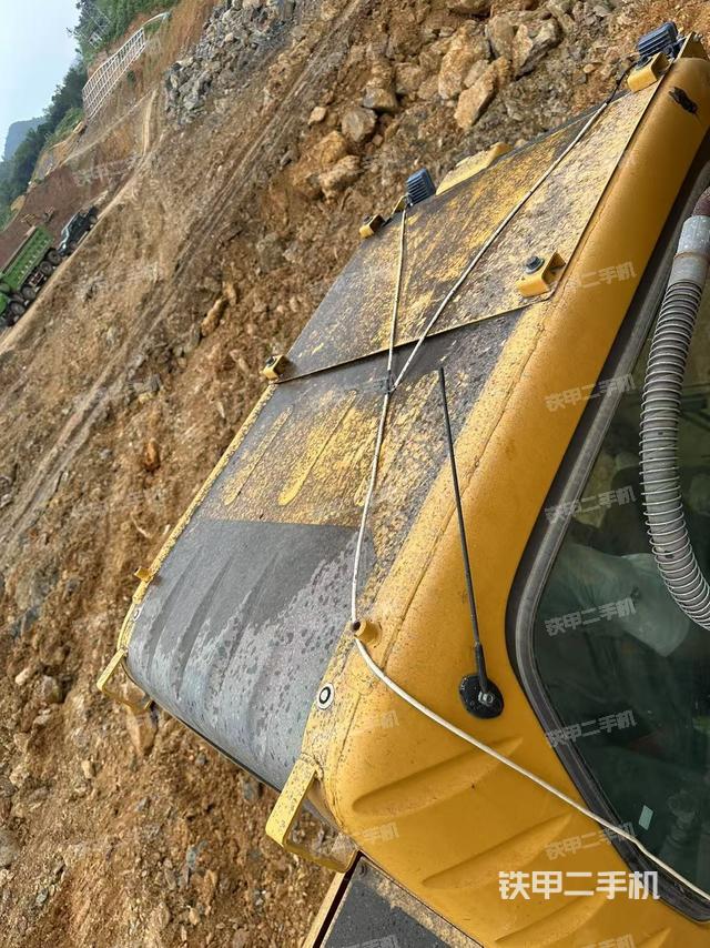 駕駛室頂部（整機外觀）