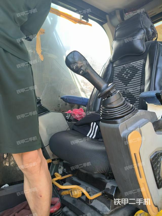 驾驶室整体(整机外观) 驾驶室整体(整机外观)