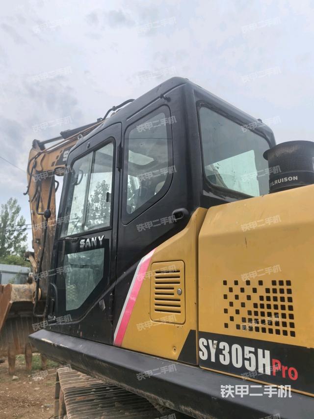 驾驶室正侧(驾驶室部分) 驾驶室正侧(驾驶室部分)