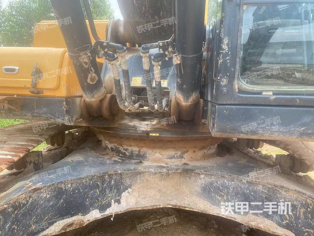 驾驶室整体(整机外观) 驾驶室整体(整机外观)