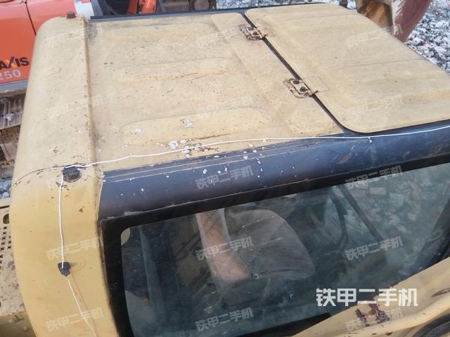 驾驶室顶部（整机外观）