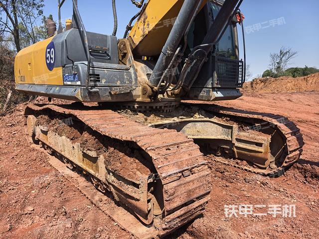 转盘和下车架正前（工作和回转装置）