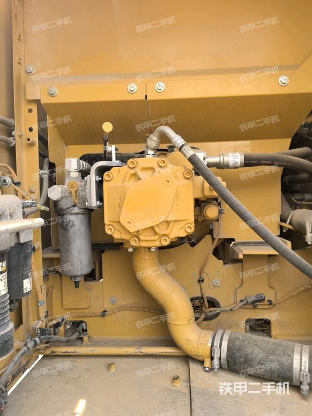 液压泵舱室正面整体(整机外观) 液压泵舱室正面整体(整机外观)