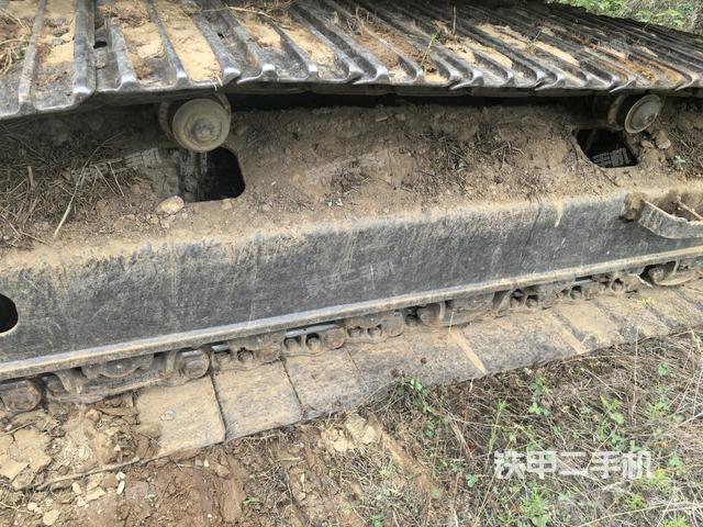 右侧履带整体(行走机构) 右侧履带整体(行走机构)