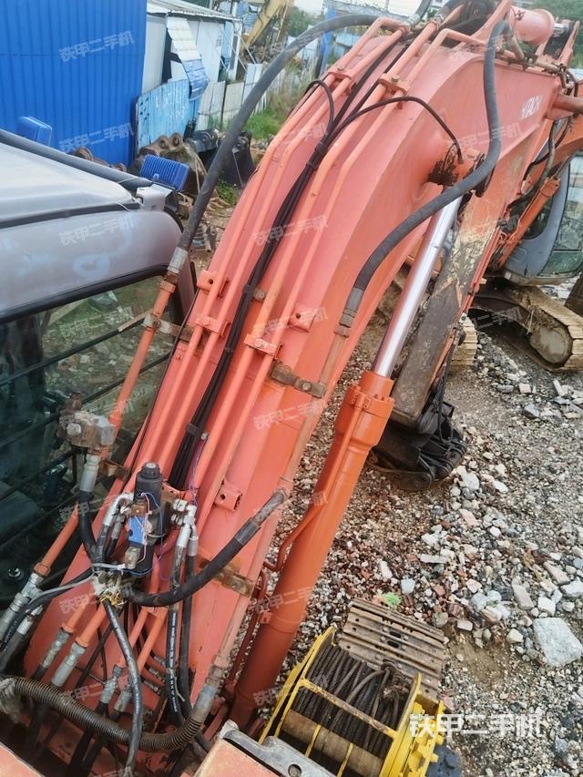 大臂根部 斜视(工作和回转装置) 大臂根部 斜视(工作和回转装置)