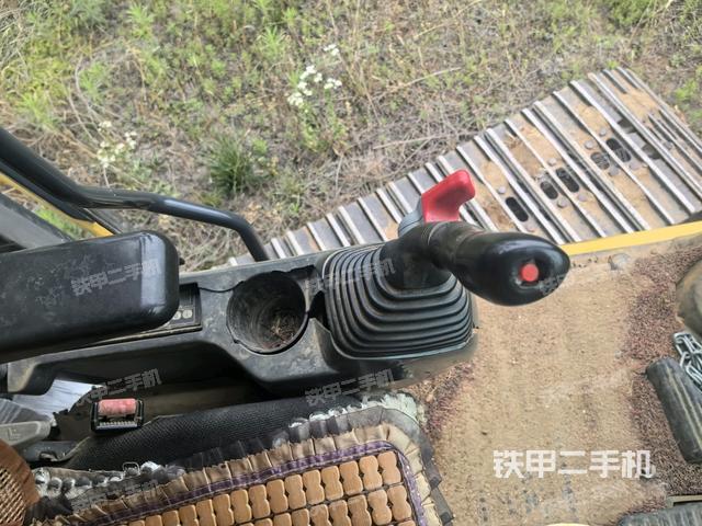 座椅左侧控制台/音响/含左手柄(驾驶室部分) 座椅左侧控制台/音响/含左手柄(驾驶室部分)