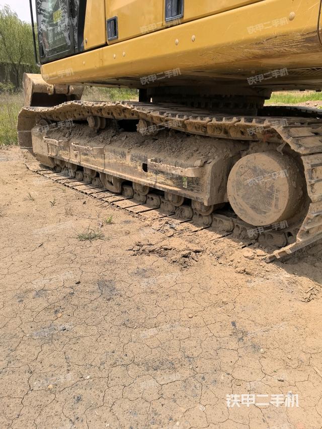 单侧履带整体(整机外观) 单侧履带整体(整机外观)