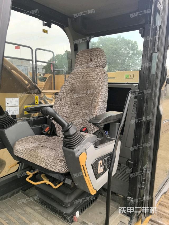 驾驶室整体(整机外观) 驾驶室整体(整机外观)