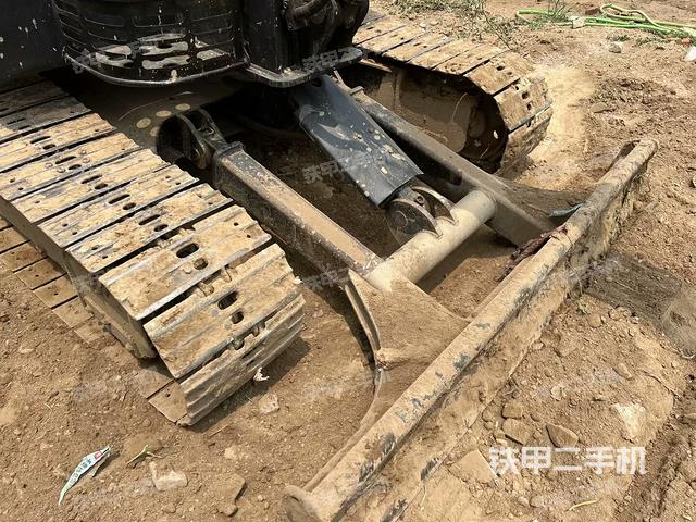 單側(cè)履帶整體(整機外觀) 單側(cè)履帶整體(整機外觀)
