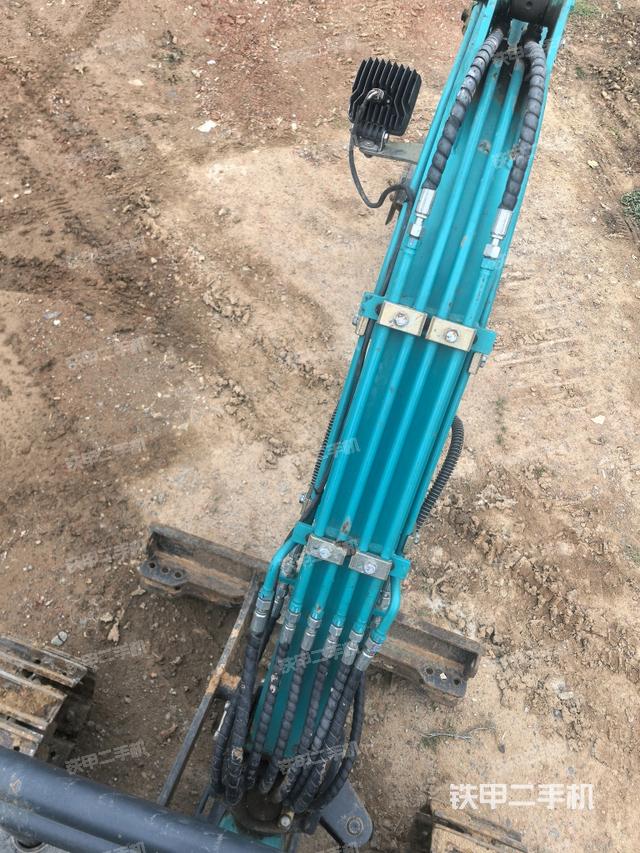 大臂背部俯視（工作和回轉(zhuǎn)裝置）