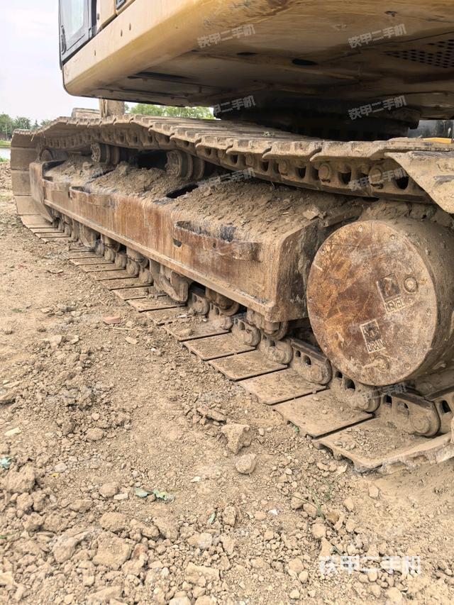 单侧履带整体(整机外观) 单侧履带整体(整机外观)