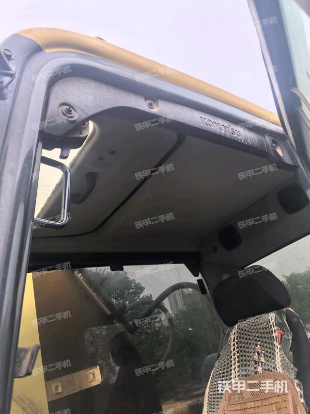 顶棚整体(驾驶室部分) 顶棚整体(驾驶室部分)