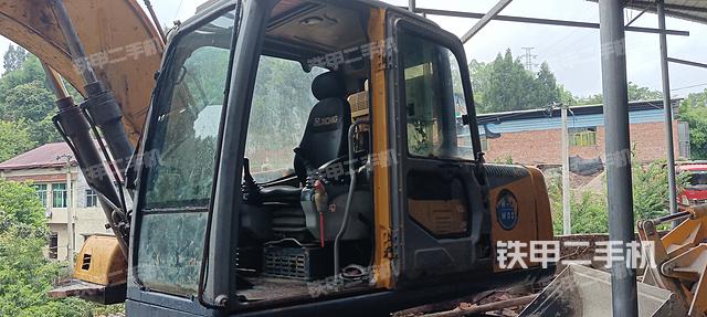 驾驶室整体（整机外观）