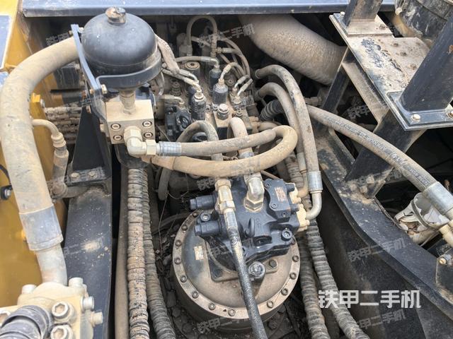 驾驶室顶部俯视(上车部件) 驾驶室顶部俯视(上车部件)