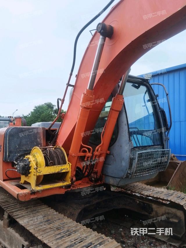 大臂油缸整体 竖拍(工作和回转装置) 大臂油缸整体 竖拍(工作和回转装置)