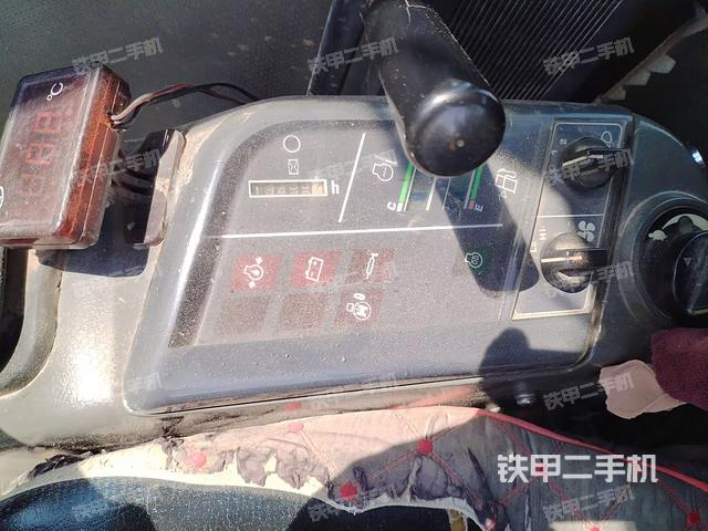 显示屏 (驾驶室部分) 显示屏 (驾驶室部分)