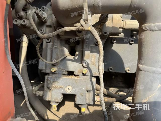 液压泵舱室正面整体(整机外观) 液压泵舱室正面整体(整机外观)