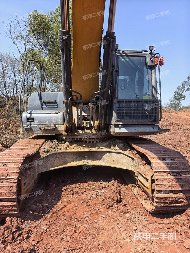 大臂油缸整体 竖拍（工作和回转装置）