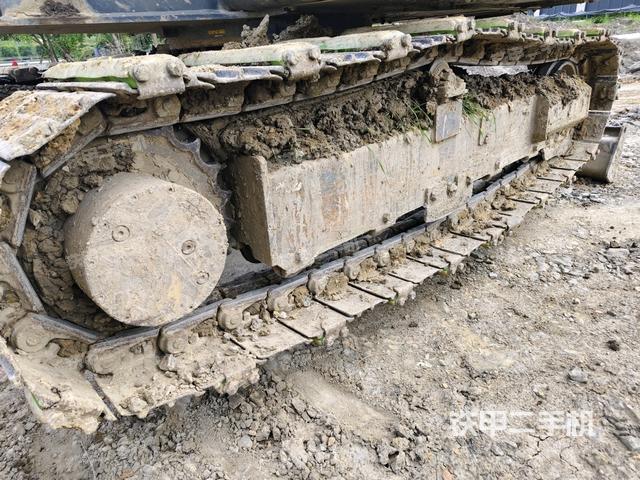 左侧履带整体 (行走机构) 左侧履带整体 (行走机构)