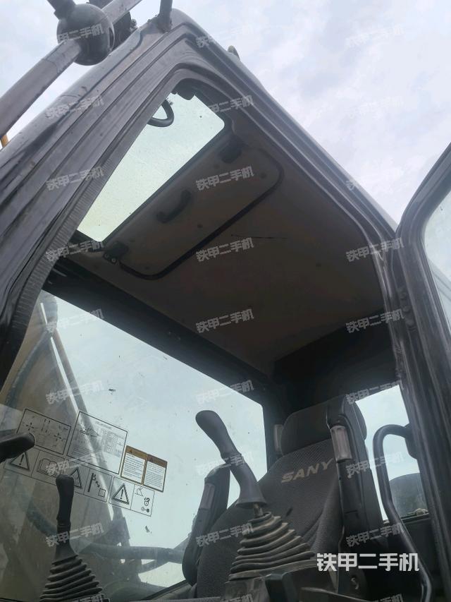 顶棚整体(驾驶室部分) 顶棚整体(驾驶室部分)