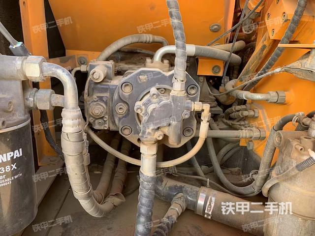 液壓泵艙室正面整體(整機(jī)外觀) 液壓泵艙室正面整體(整機(jī)外觀)