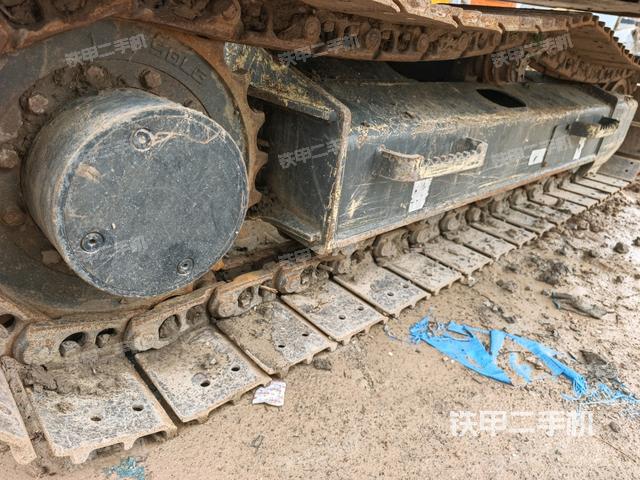 单侧履带整体(整机外观) 单侧履带整体(整机外观)