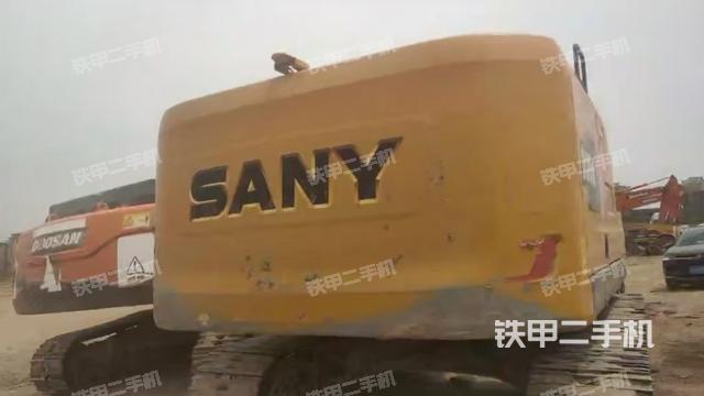 驾驶室顶部(整机外观) 驾驶室顶部(整机外观)