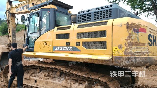 驾驶室整体(整机外观) 驾驶室整体(整机外观)