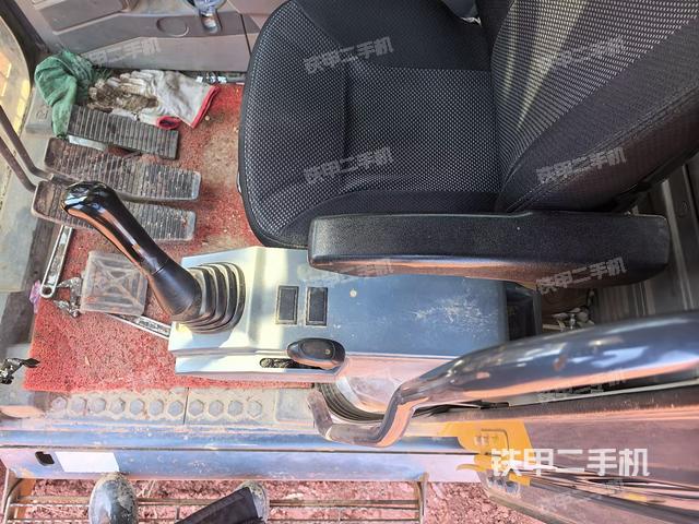 座椅左侧控制台/音响/含左手柄（驾驶室部分）