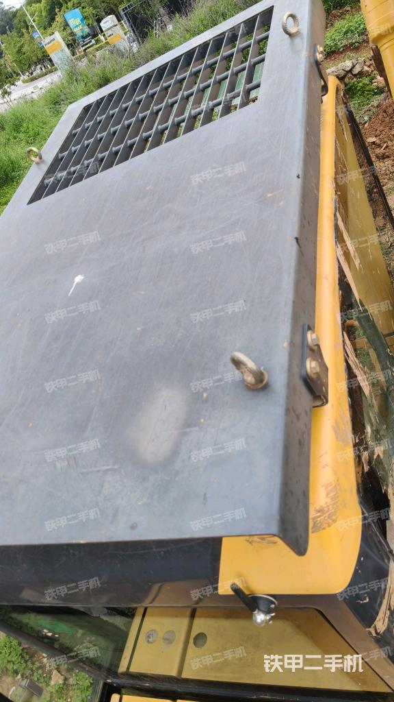 驾驶室顶部(整机外观) 驾驶室顶部(整机外观)