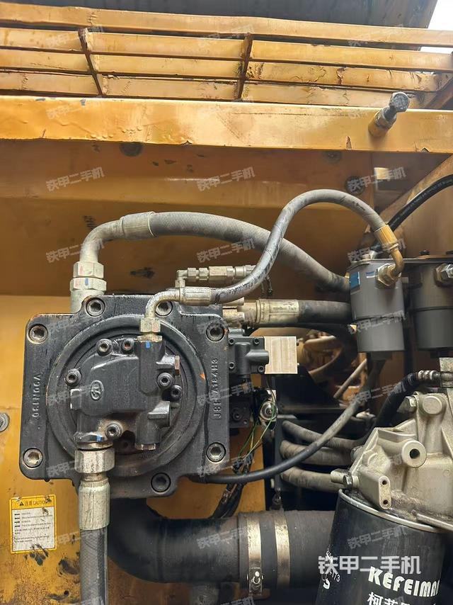 液压泵舱室正面整体(整机外观) 液压泵舱室正面整体(整机外观)