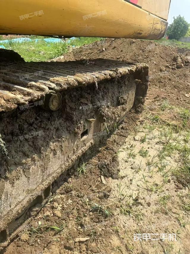 单侧履带整体(整机外观) 单侧履带整体(整机外观)