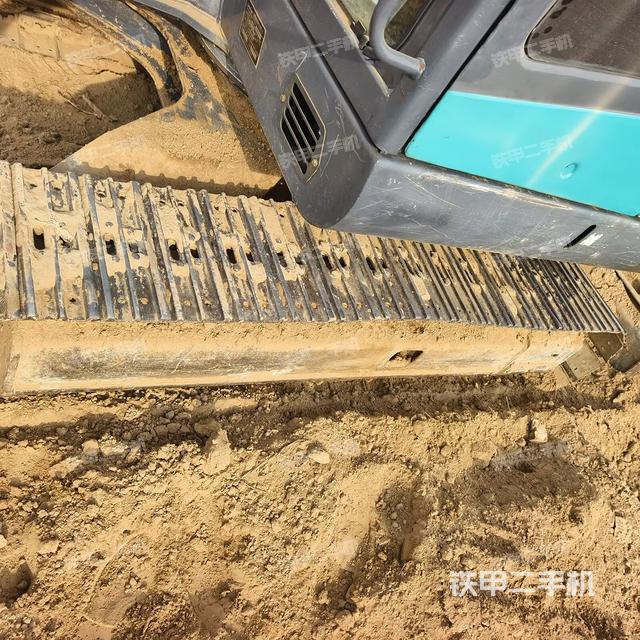 单侧履带整体(整机外观) 单侧履带整体(整机外观)