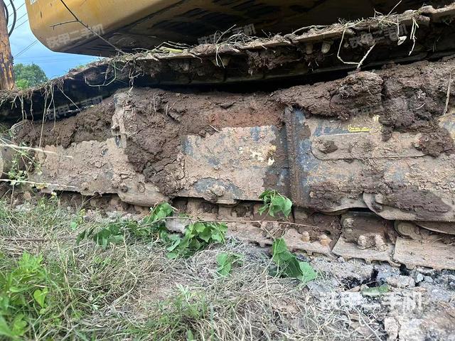 单侧履带整体(整机外观) 单侧履带整体(整机外观)